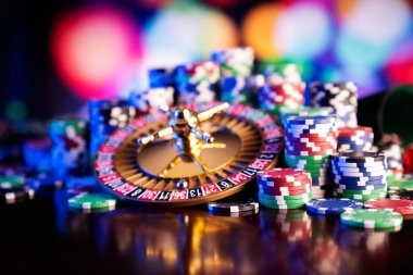 Texas Poker table interface on gacor kongbet showing community cards and player positions